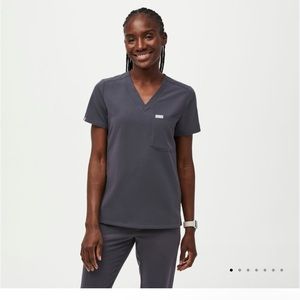 Figs charcoal one pocket scrub top size small